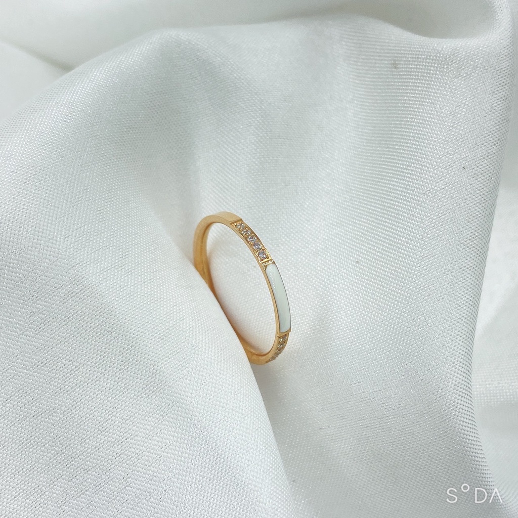 [FreeShip] Nhẫn nữ Titan đính đá sọc trắng J5-404 - CAM KẾT KHÔNG BAY MÀU