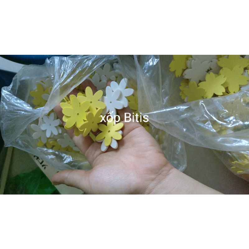 100 Hoa 3,5cm xốp dùng làm hoa bé ngoan hoặc trang trí mầm non