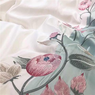Set ga gối lụa thêu hoa hồng.