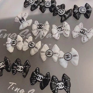 Charm Nơ Thương Hiệu Trắng Đen Đính Móng