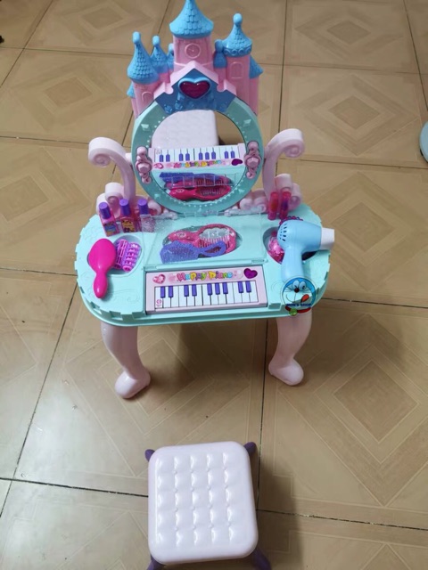 Đồ chơi bàn trang điểm lâu đài kèm đàn piano, có ghế ngồi, dùng pin, có âm thanh và ánh sáng ( ảnh thật+ video clip)