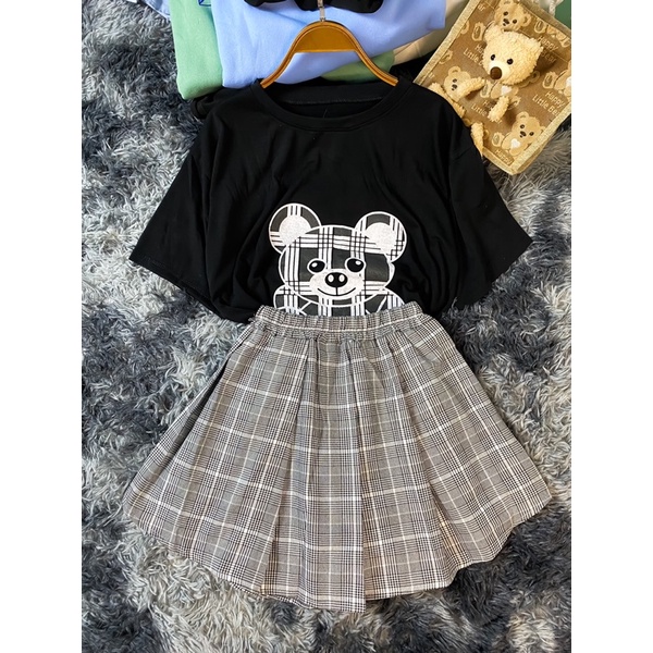 [SIEU SALE] SÉT váy chú gấu áo phông - chân váy caro có quần trong (hàng có sẵn) | BigBuy360 - bigbuy360.vn