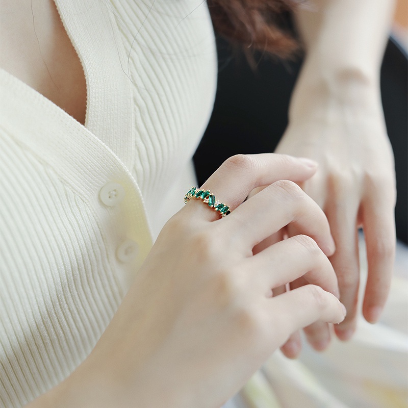 Nhẫn đính đá xanh lá thiết kế độc đáo thời trang dành cho nữ
