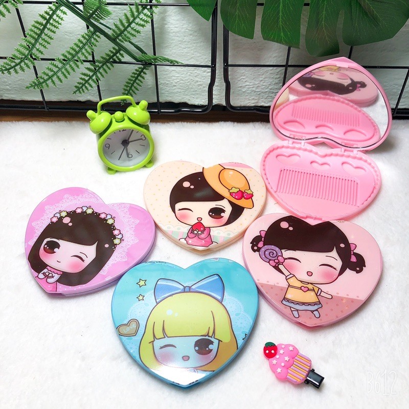 Gương lược hình trái tim bé gái 8*9cm .