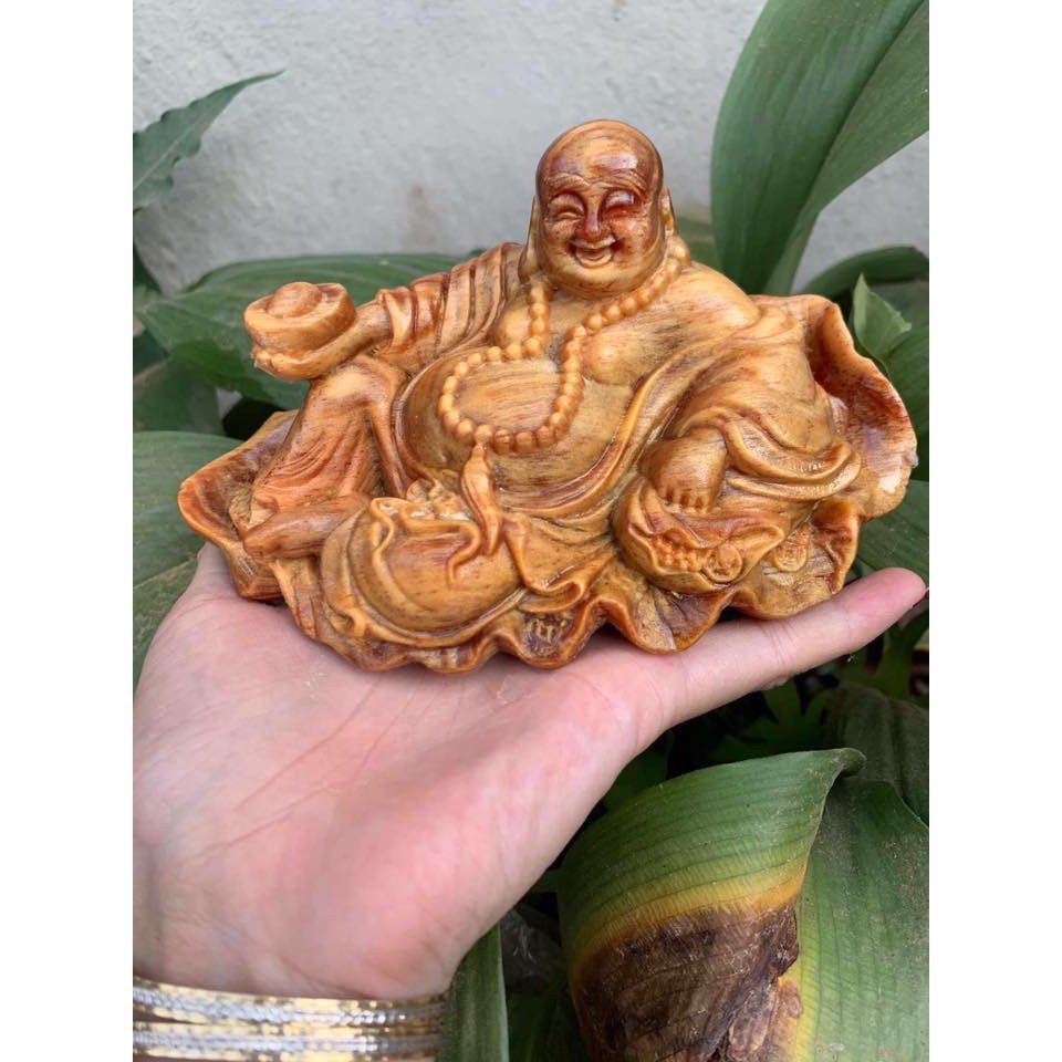 Tượng di lạc ngồi lá sen làm bằng gỗ huyết long- đăt trên oto bàn làm việc- tặng vòng đeo tay