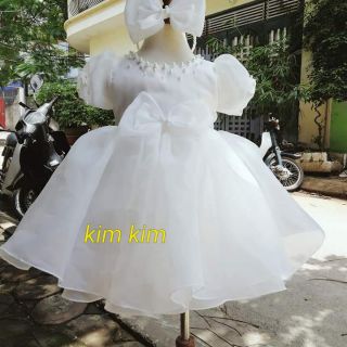 Váy công chúa trắng xinh bé gái gắn nơ bồng bềnh