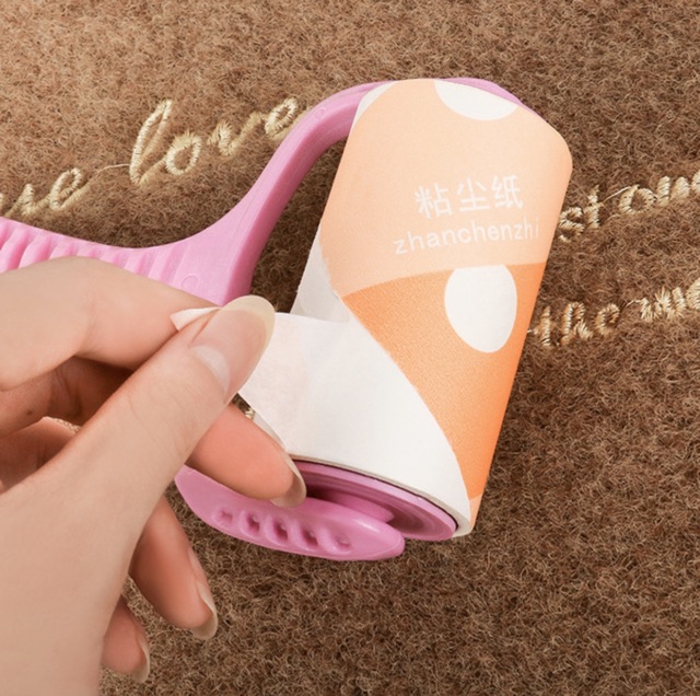 Cây lăn lấy lông - bụi trên quần áo , vật dụng