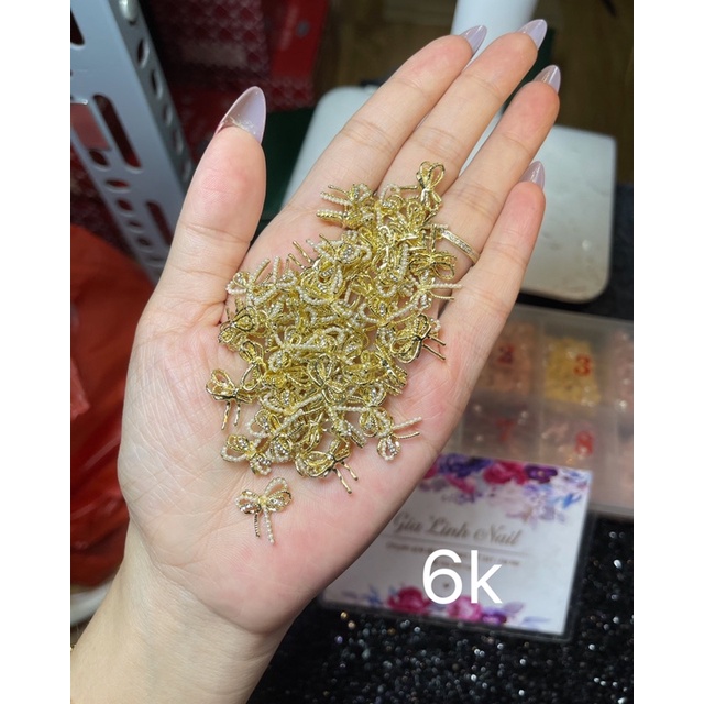 Charm gắn móng