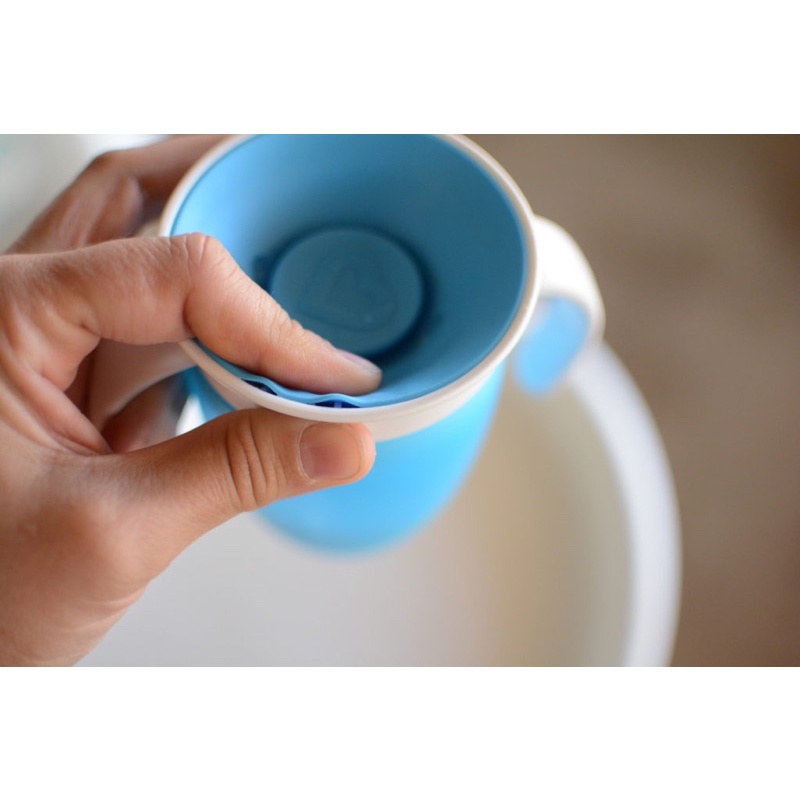 Cốc tập uống nước Munchkin 360 chống đổ 207ml (cho bé từ 6 tháng trở lên)
