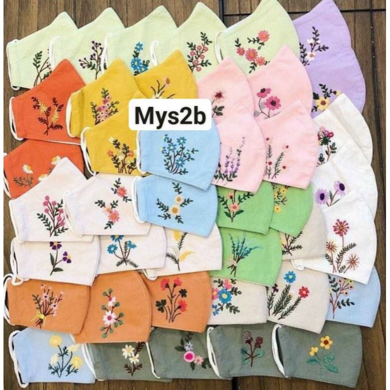 Khẩu trang linen thêu tay.