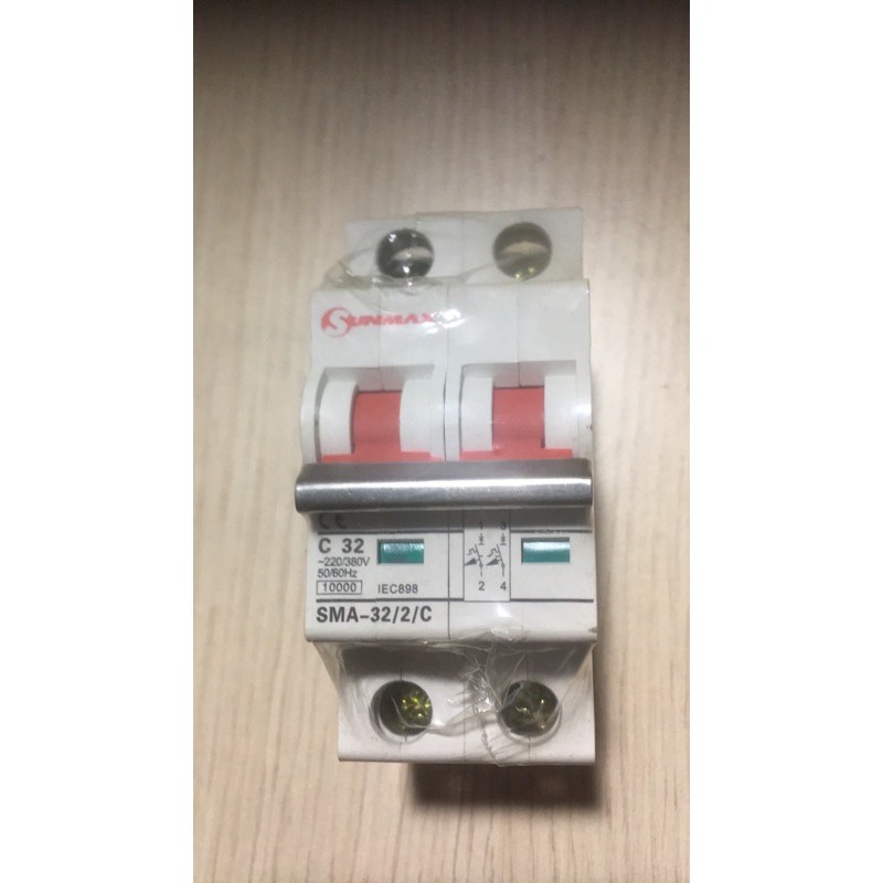 Aptomat sunmax 2 tép 32A