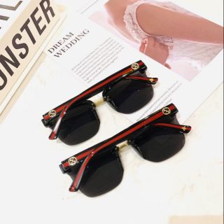 MẮT KÍNH  MÁT NỮ GUCCI  SỌC ĐỎ  TRÒNG POLAROID XỊM SANH  CHẢNH SIÊU CẤP .