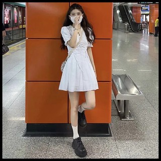 Váy trắng xoè cổ V rút dây eo tay bồng dáng ngắn