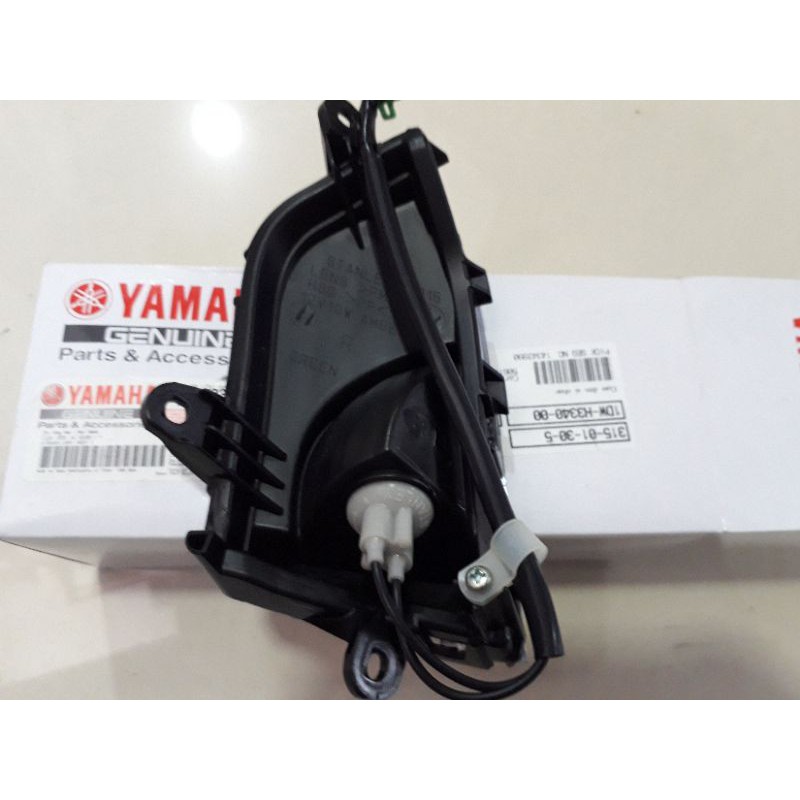 xi nhan sau bên phải xe Cuxi Yamaha