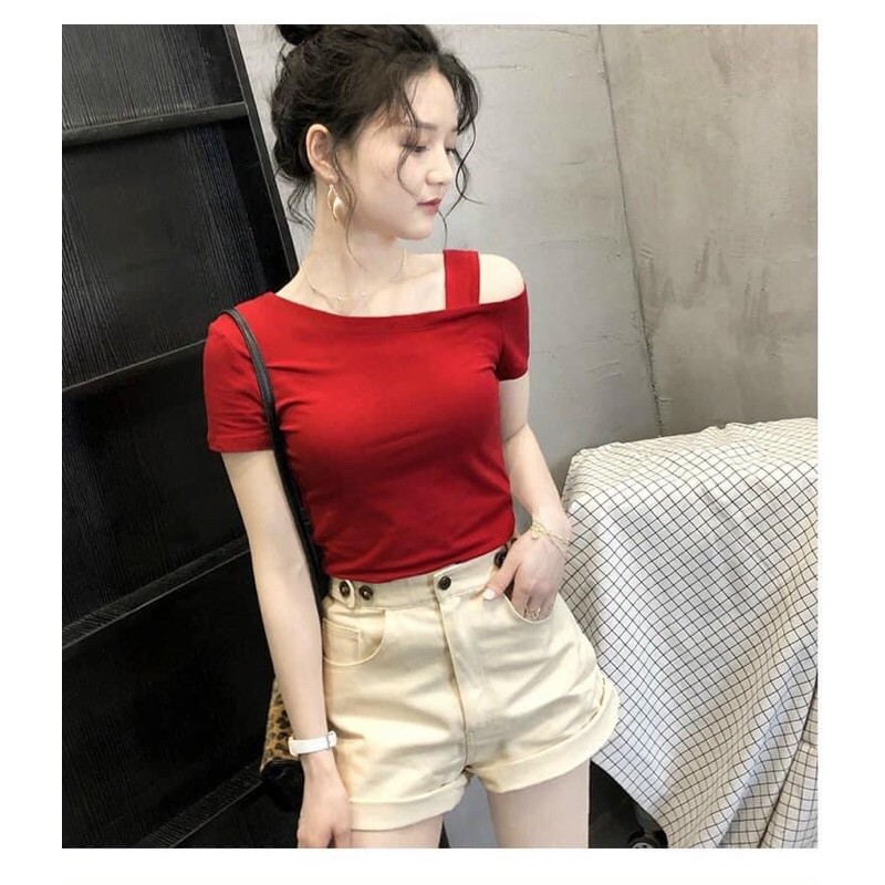 Áo thun lệch vai trơn