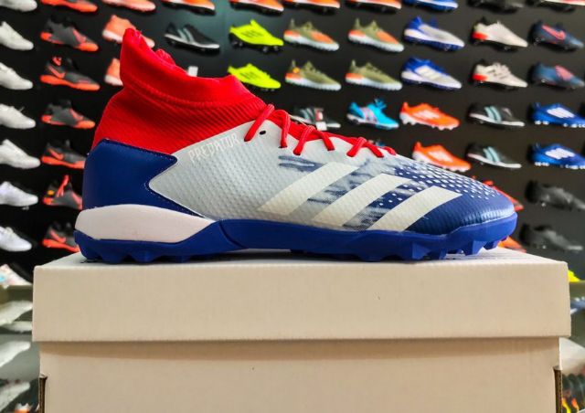 Giày đá bóng Predator