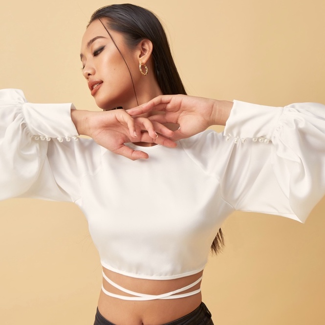 Áo lụa trắng kem tay phồng hạt châu đan dây Swandown thanh lịch, quyến rũ