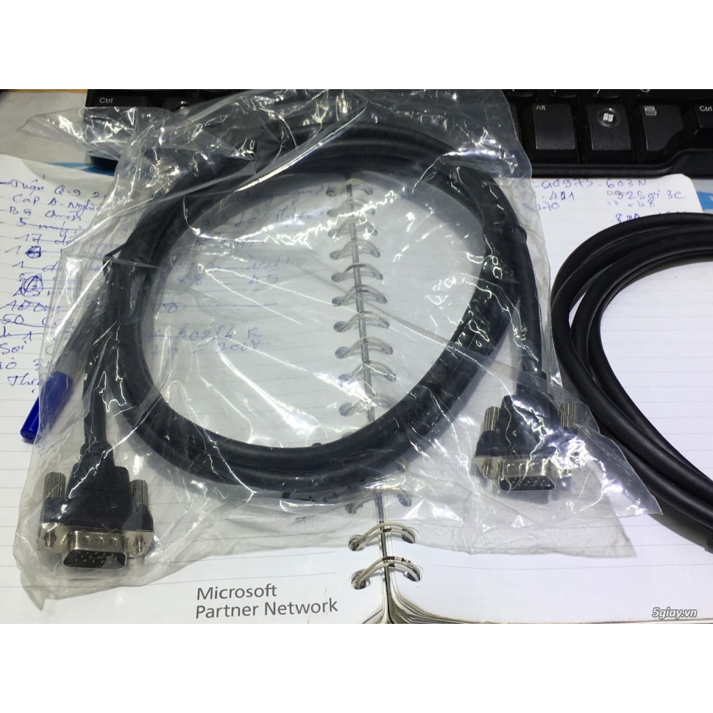 Cáp VGA zin theo màn