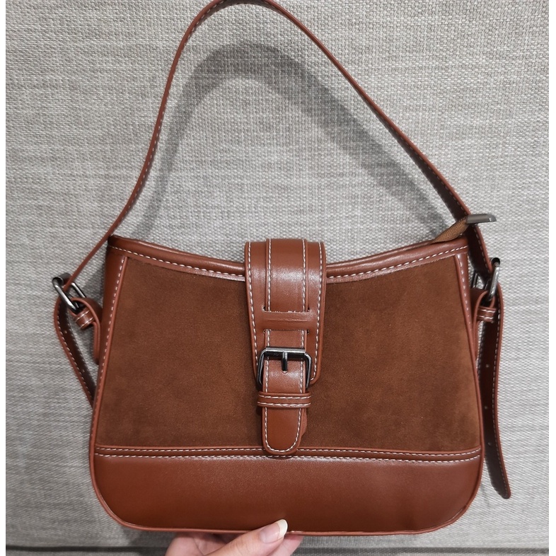 Túi da lộn đeo chéo khóa cài BG005