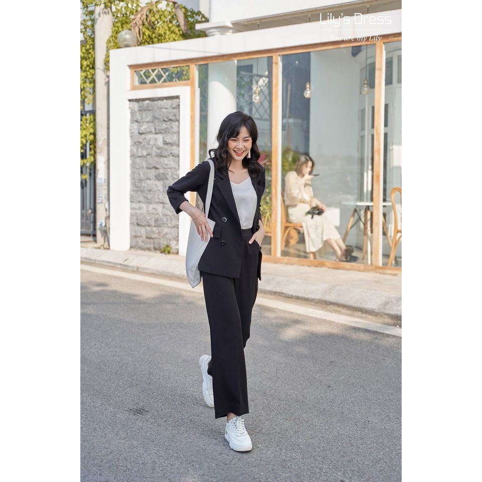 Set Blazer Đen 4 cúc dáng ngắn + quần sớ by Lilie | BigBuy360 - bigbuy360.vn
