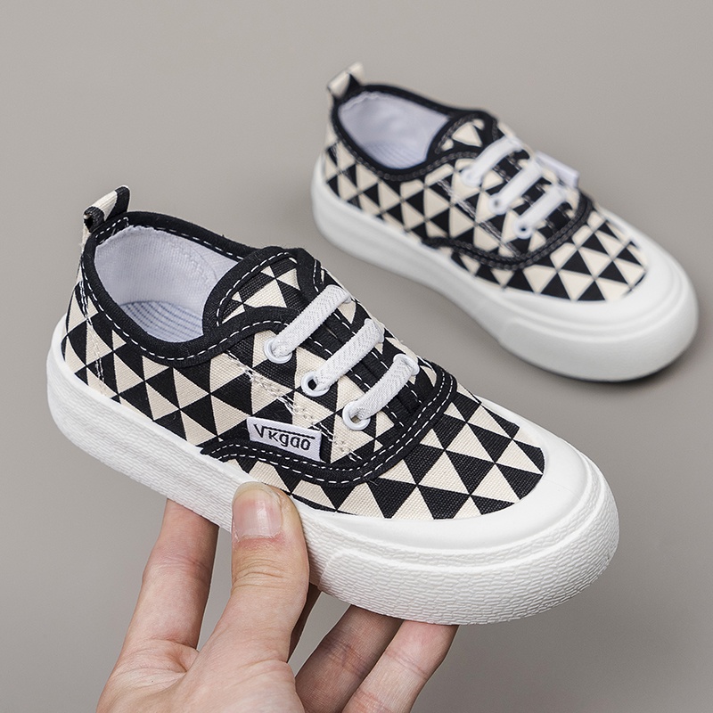 Giày Sneaker Vải Bố Cho Bé