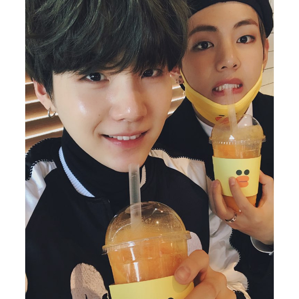 Khẩu trang màu vàng dễ thương phong cách Hàn Quốc cho fan BTS | BigBuy360 - bigbuy360.vn