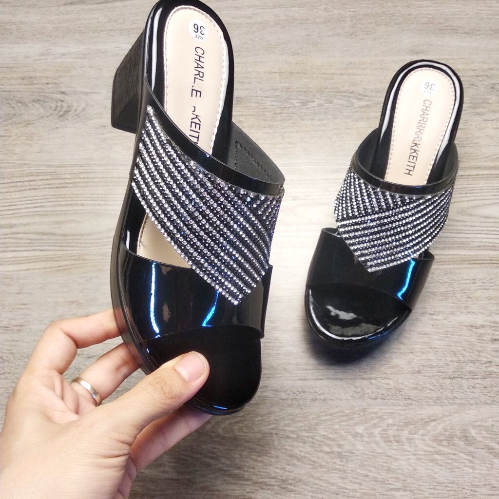 Dép nữ trung niên siêu nhẹ gót vuông 5cm đính đá chéo sang chảnh