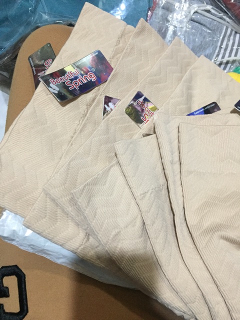 Quần gen mặc đầm ôm cả bụng