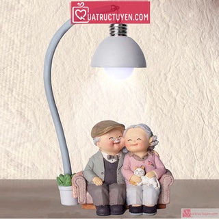 Tượng/mô hình ông bà - ôm mèo tâm sự dưới đèn_Tình yêu bền lâu