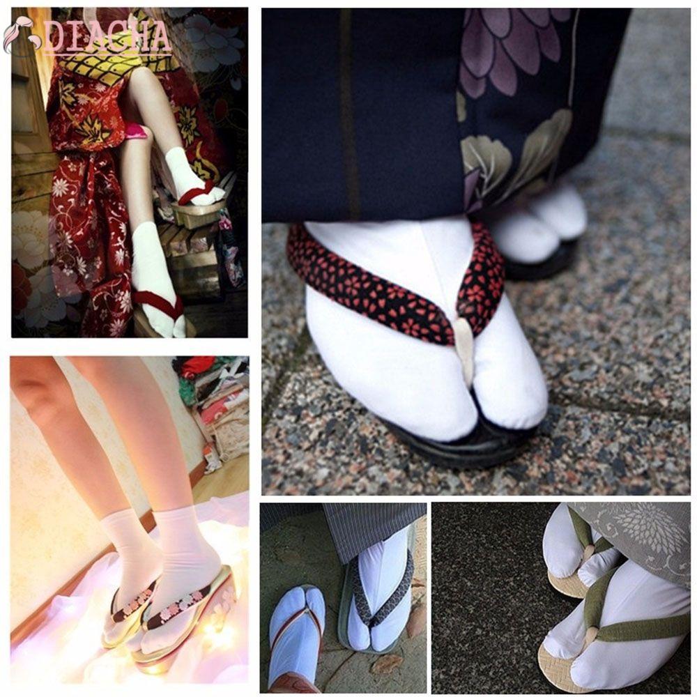 Vớ tách ngón chân màu trơn dùng để mang dép sandal tiện lợi
