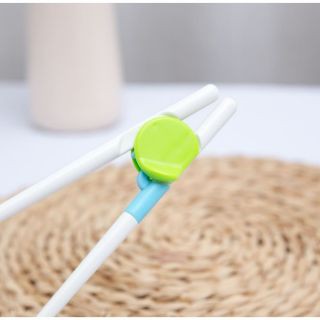 Đũa tập gắp cho bé của Nhật