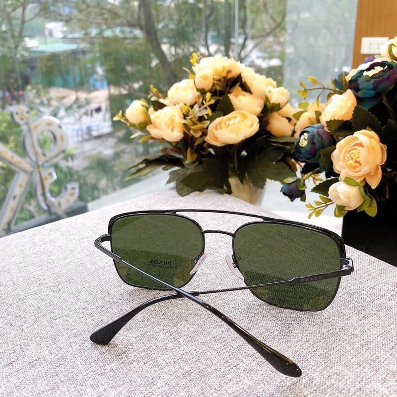 Mắt kính mát nam Prada