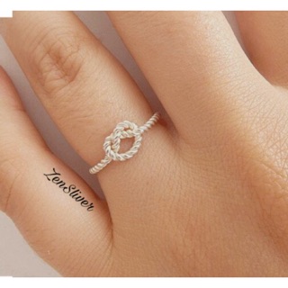 Nhẫn nut thắt xoắn