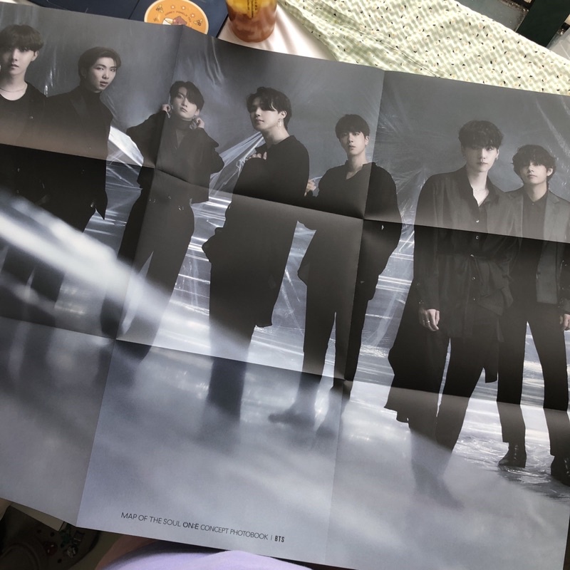 Ảnh lẻ trong bộ ảnh Map Of The Soul: ON:E của nhóm BTS | BigBuy360 - bigbuy360.vn
