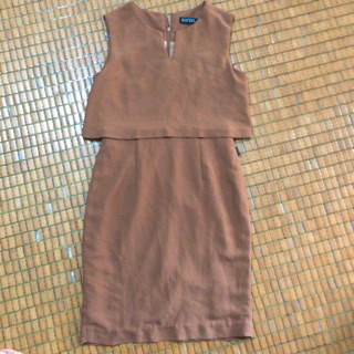 Pass váy size 2 < 50 kg ạ màu nâu cực tây