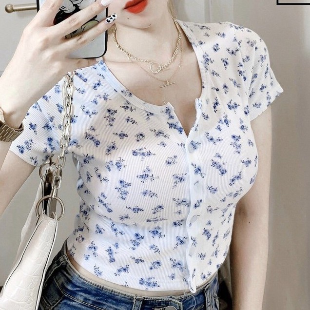 Áo croptop hoa nhí nữ Luala, kiểu ôm dễ thương phối nút cổ tròn, chất thun gân co giãn, form ngắn tay Ulzzang Freesize