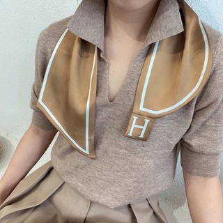 Khăn lụa buộc nơ cổ chữ H