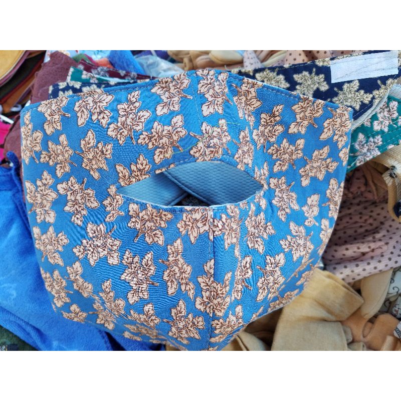 Khẩu trang che trán