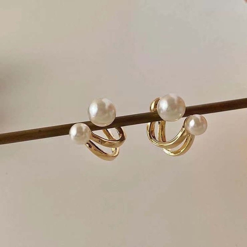 1 Cặp Bông Tai Dạng Kẹp S925 Đính Ngọc Trai Xoắn Màu Vàng Kim Cổ Điển Thanh Lịch Cho Nữ