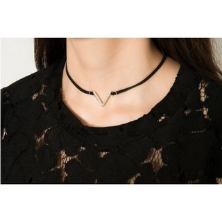 Choker chữ V bạc