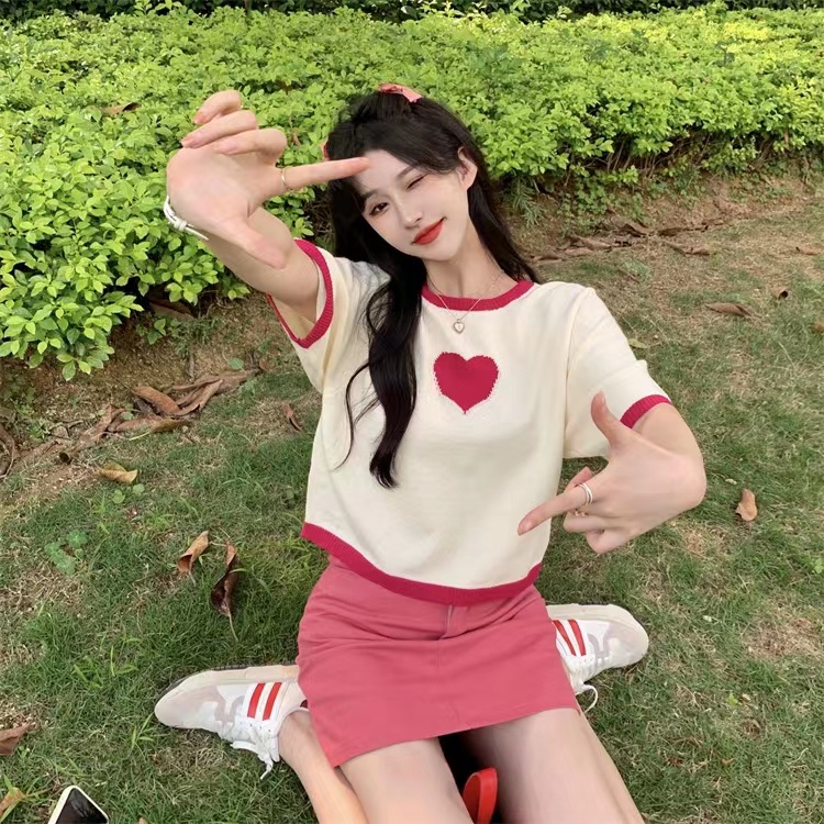 Áo Thun Dệt Kim Ngắn Tay Họa Tiết Trái Tim Thời Trang Cho Nữ