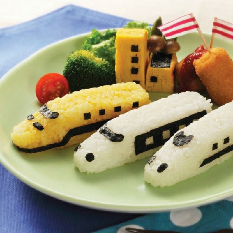 [BENTO] Khuôn cơm đoàn tàu cho bé