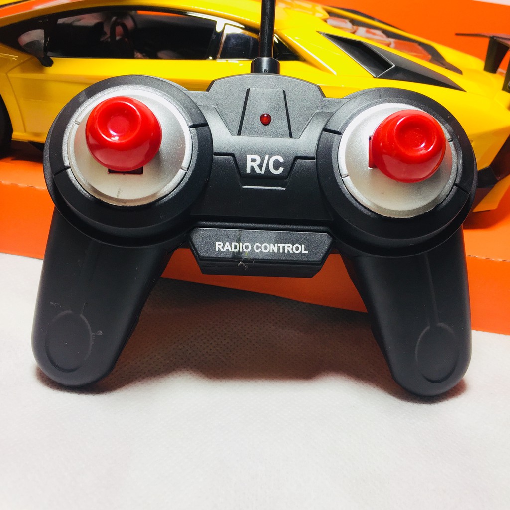 Siêu xe Ferrari đua điều kiển tốc độ