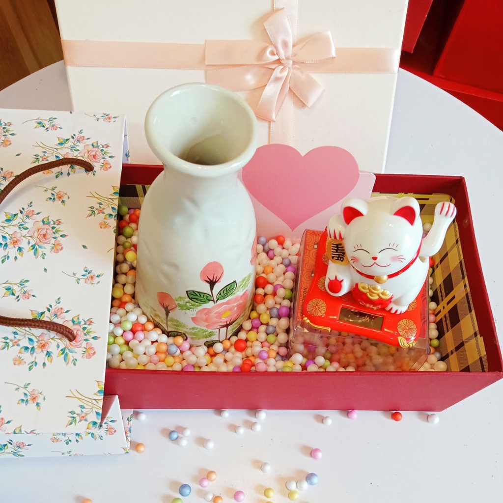 Quà tặng sinh nhật, Hộp quà tặng bạn gái ý nghĩa,chú mèo vẫy tay may mắn và bình hoa hồng tài lộc, Quà tặng nhân dịp