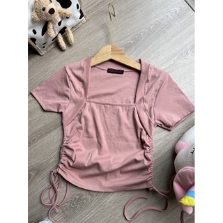 Áo thun cổ vuông rút eo