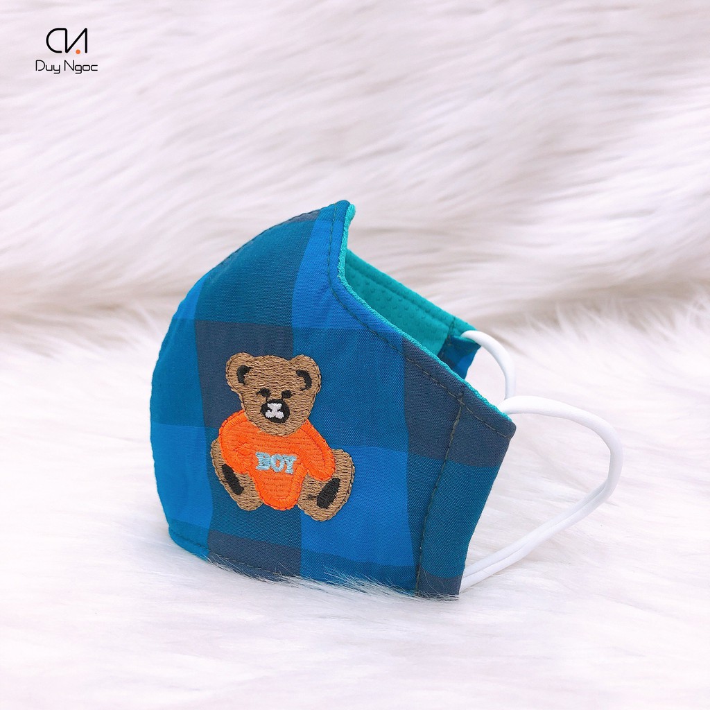 Khẩu trang vải trẻ em Duy Ngọc cao cấp cho bé từ 1 đến 3 tuổi- Caro to in gấu, chống nắng, chống bụi, tia UV  (5427)