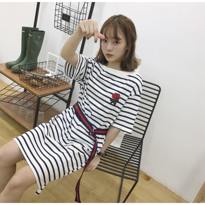 Đầm tay lỡ thêu hoa kèm dây lưng