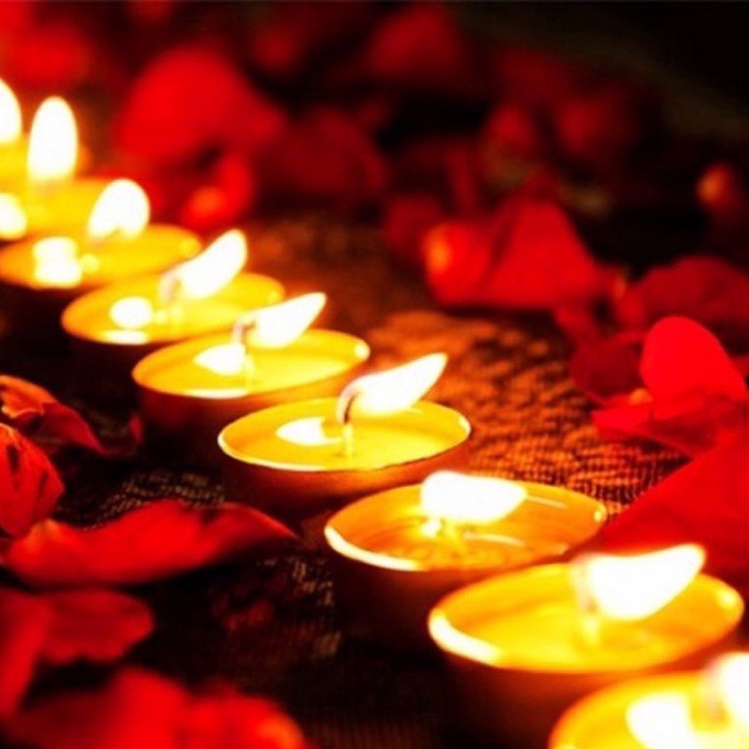 Combo Nến Cầu Nguyện và Cánh Hoa khô dùng trong nghi thức kích hoạt Sigil