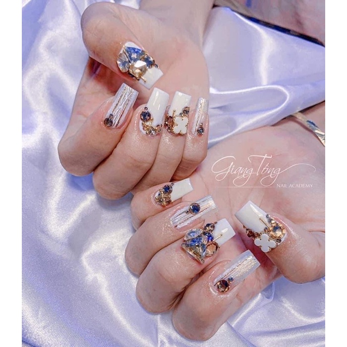 Charm tim trắng gắn móng