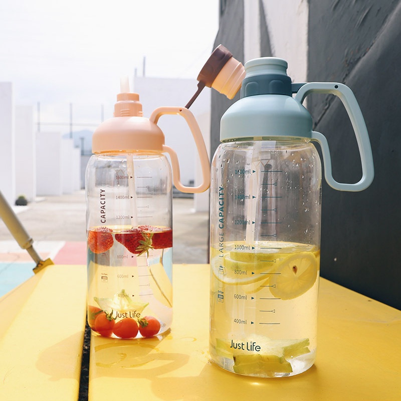 Bình nước 1800 ml có tay cầm Tặng kèm ống hút ❤️RẺ VÔ ĐỊCH❤️ Bình nước 1 lít 8 siêu to khổng lồ | BigBuy360 - bigbuy360.vn